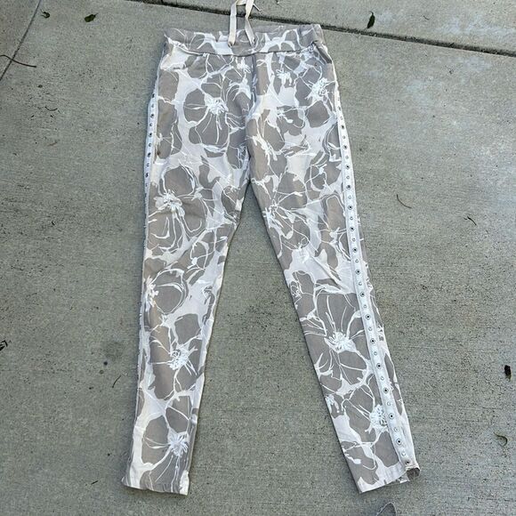 Venti 6 Joggers, Floral Print with studded down sides, Made in Italy , Soft, S - Picture 6 of 14